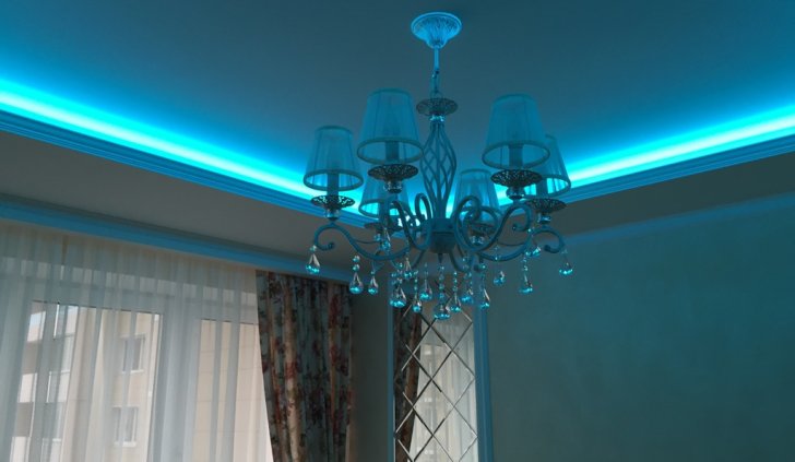 Подсветка многоуровневого потолка многоцветной RGB лентой Arlight