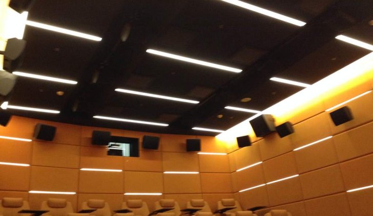 Освещение зрительного зала кинотеатра 