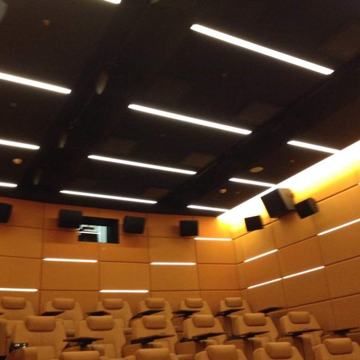 Освещение зрительного зала кинотеатра 