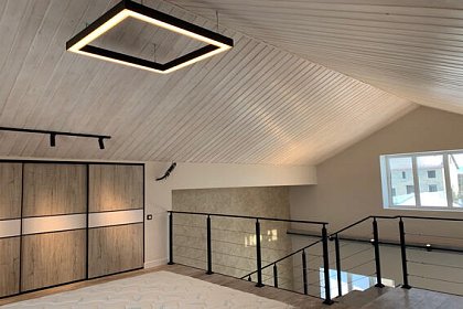 Различные источники света в загородном доме