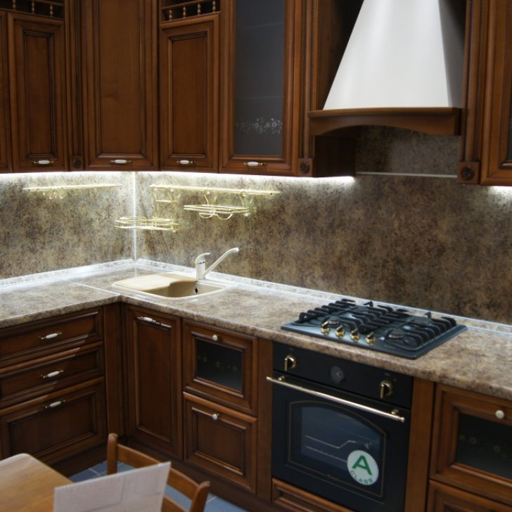 Светодиодные светильники Arlight серии Bar в освещении столешницы кухни