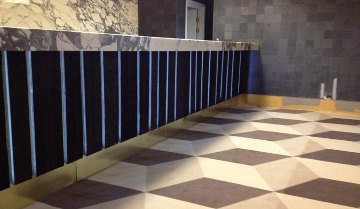 Декоративная светодиодная подсветка кассовой стойки кинотеатра