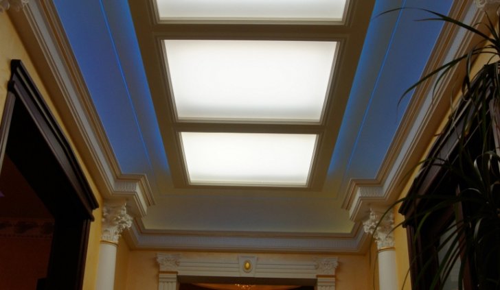 RGB светодиодная лента Arlight в подсветке коридора