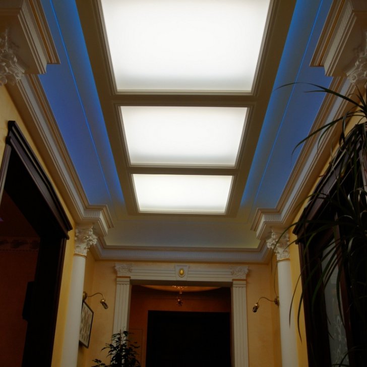 RGB светодиодная лента Arlight в подсветке коридора