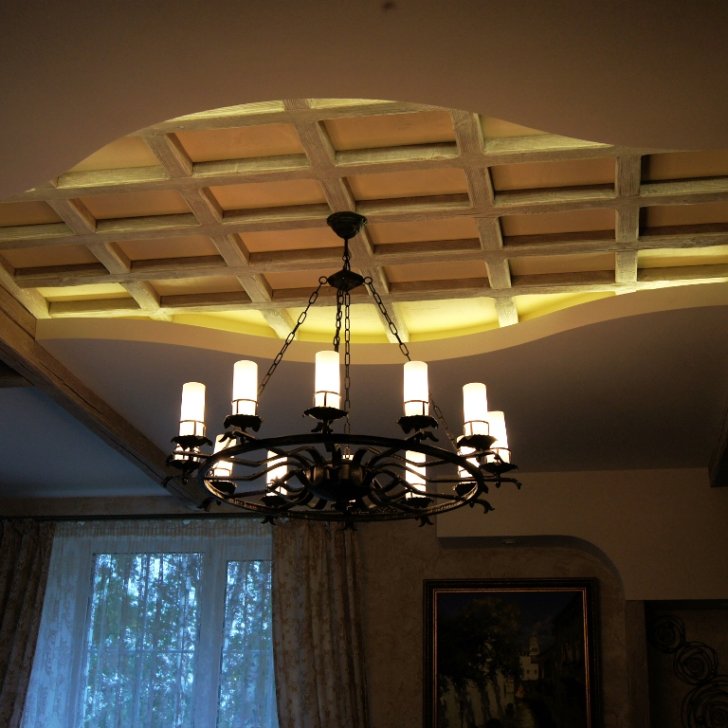 Светодиодная подсветка деревянных балок потолка