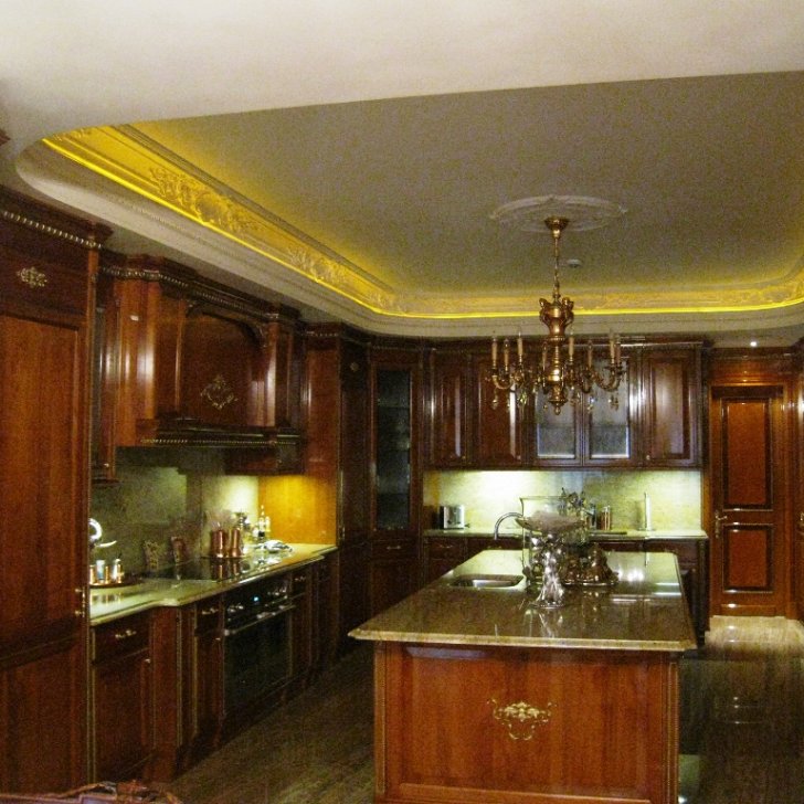 Закарнизная контурная светодиодная подсветка на кухни