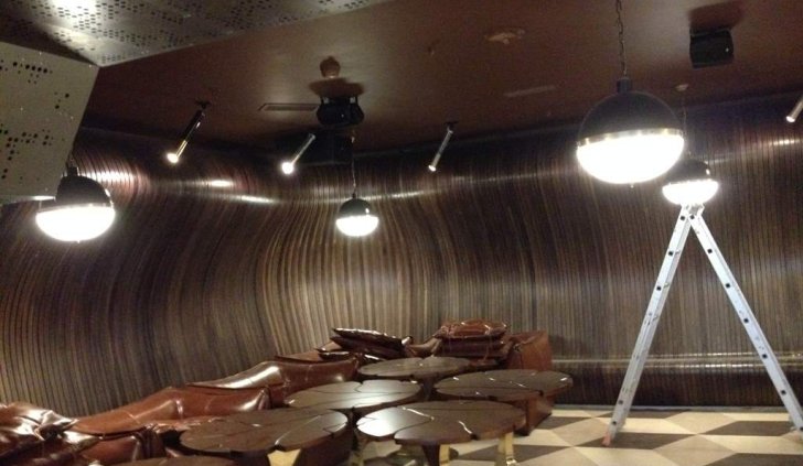 Светодиодное освещение зоны ожидания в кинотеатре