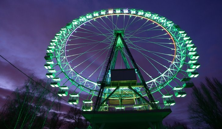 Подсветка колеса обозрения светодиодным оборудованием торговой марки Arlight