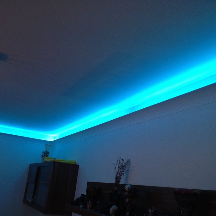 Кухня с цветной светодиодной подсветкой