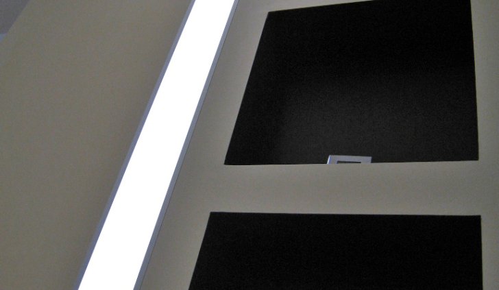 Встроенный в стену линейный светодиодный светильник