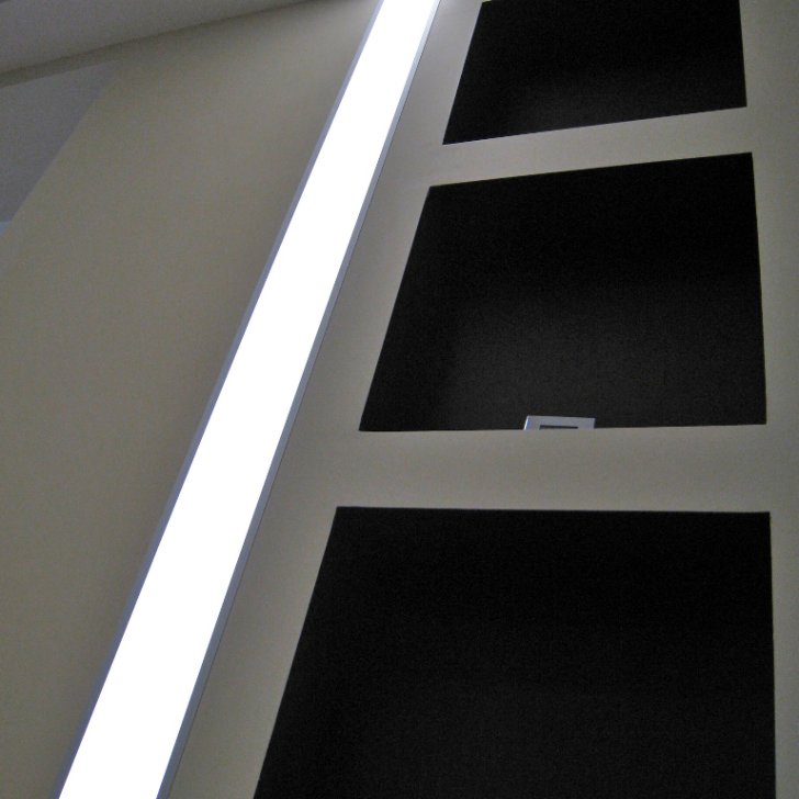 Встроенный в стену линейный светодиодный светильник