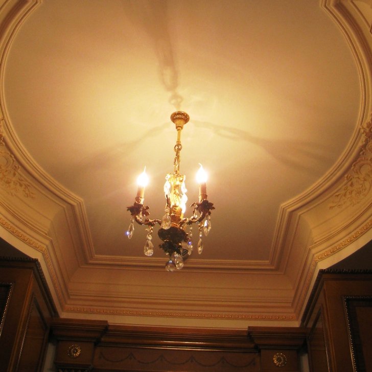 Осевщение прихожей люстрой со свеиодиодными лампами Arlight