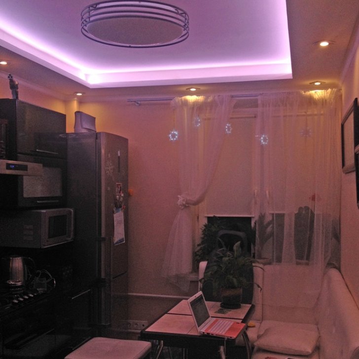 Многоцветная светодиодная подсветка кухни