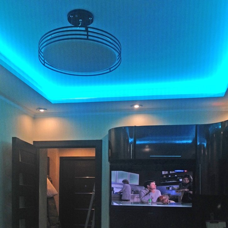 Многоуровневый потолок со светодиодной RGB подсветкой