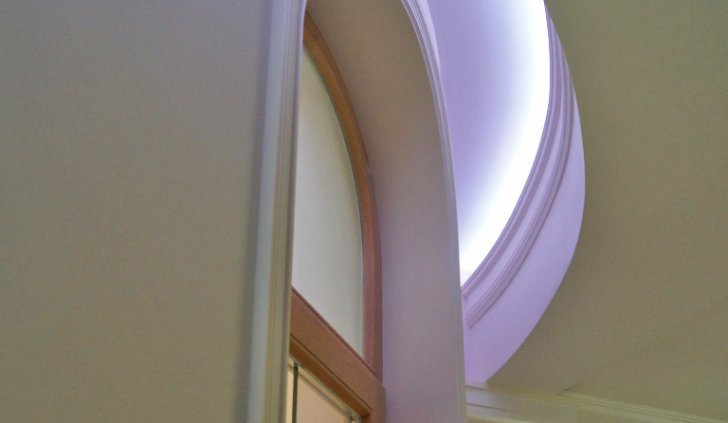 Декоративная подсветка стены светодиодной лентой Arlight