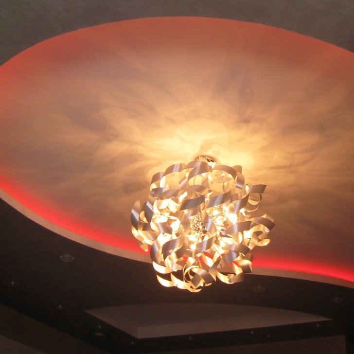 Освещение в комнате светодиодной лентой Arlight и люстрой