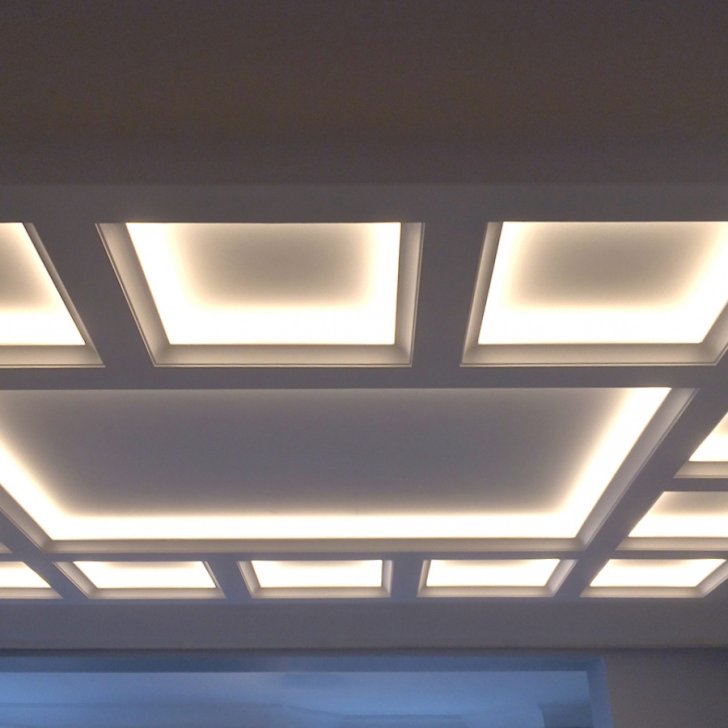 Светодиодная подсветка подвесного потолка, поделённого на квадратные секции