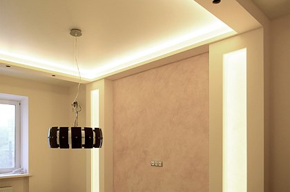 Многоуровневая закарнизная подсветка в квартире