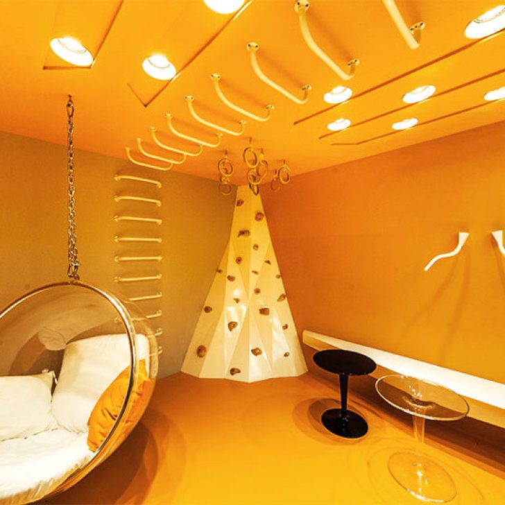 Детская игровая зона со встроенными светодиодными светильниками