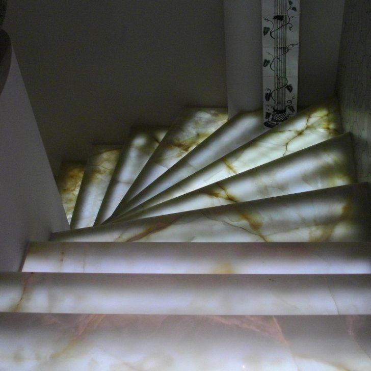 Лестница со светодиодной подсветкой