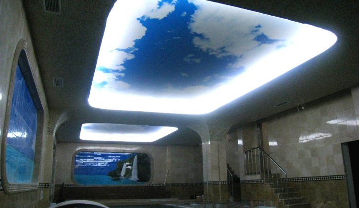 Закарнизная светодиодная подсветка в бассейне