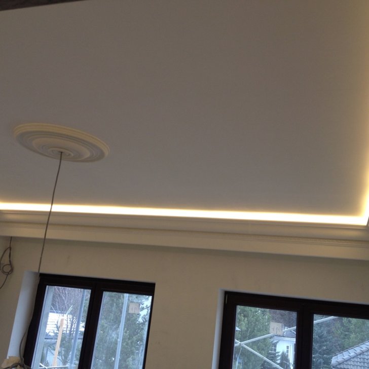 Спальная со светодиодной закарнизной подсветкой