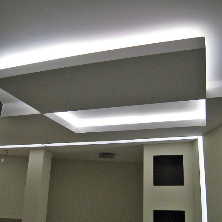 Скрытая светодиодная подсветка конструкции из гипсокартона