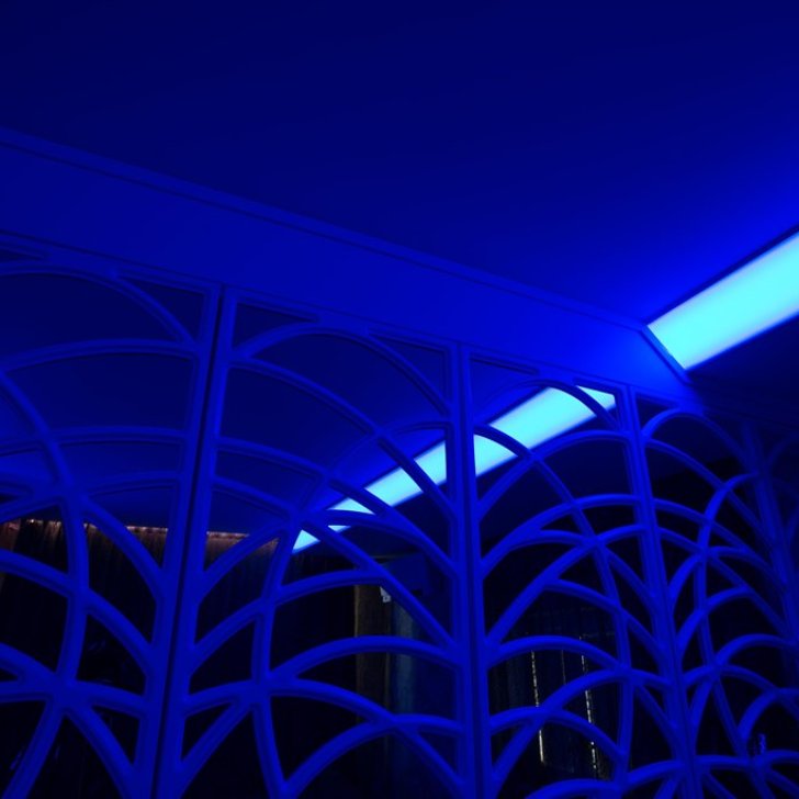 Освещение гостиной светодиодной лентой RGB компании Arlight