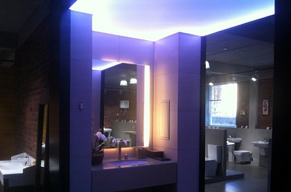 Подсветка демонстрационного зала сантехники