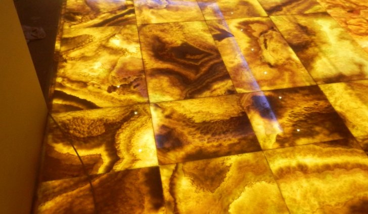 Светодиодная подсветка пола из оникса