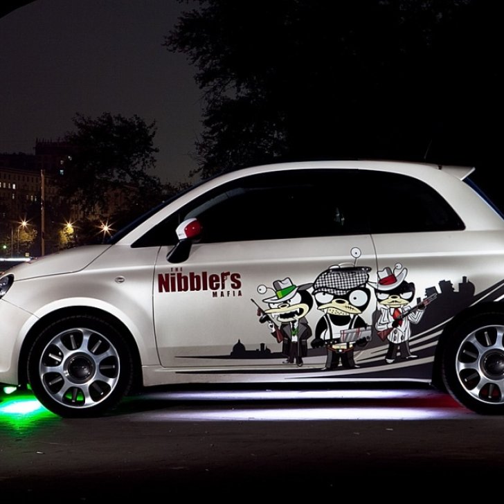 Подсветка днища автомобиля светодиодными лентами в цвета итальянского флага