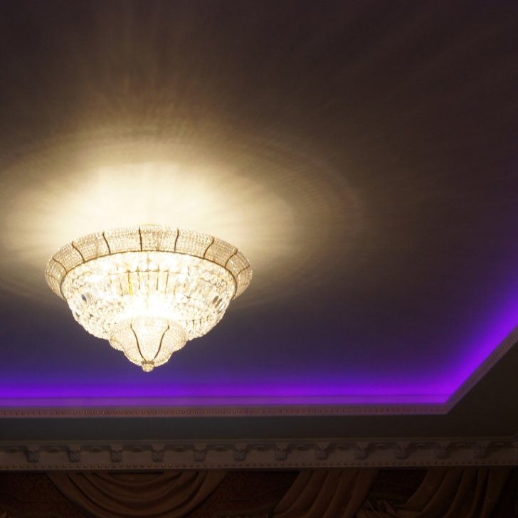 Светодиодная лента RGB в потолке из гипсокартона