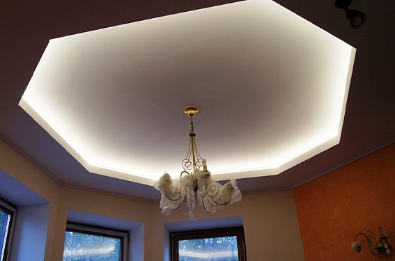 Фоновое светодиодное освещение в загородном доме