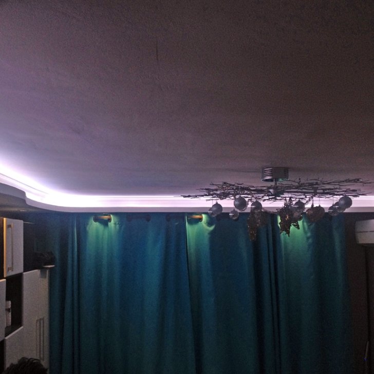 Светодиодная лента Arlight на потолке для подсветки в спальной