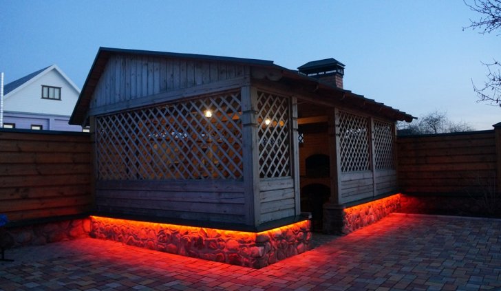 Фасад с подсветкой герметичной светодиодной RGB лентой Arlight