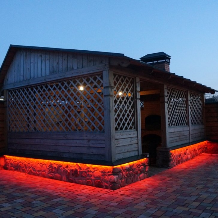 Фасад с подсветкой герметичной светодиодной RGB лентой Arlight