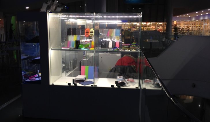 Алюминиевый профиль со светодиодной лентой для подсветки витрины