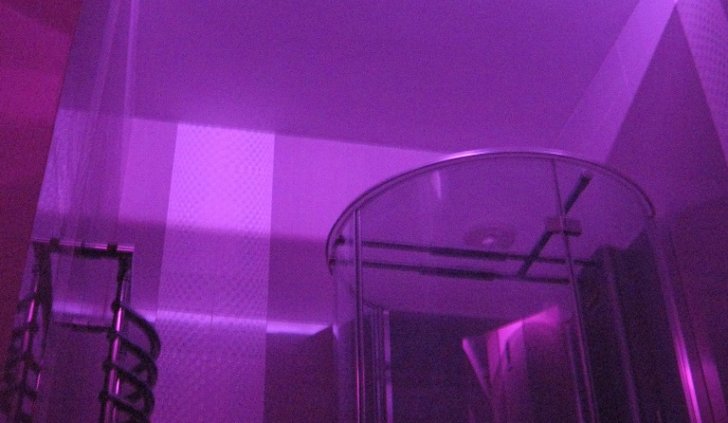 Освещение светодиодной лентой Arlight в душевой