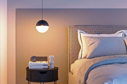 Компактная спальня в светой тональности