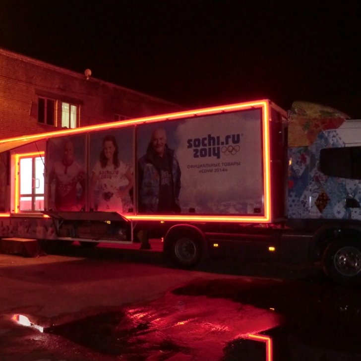 Светодиодная лента Arlight в подсветке грузовика-магазина