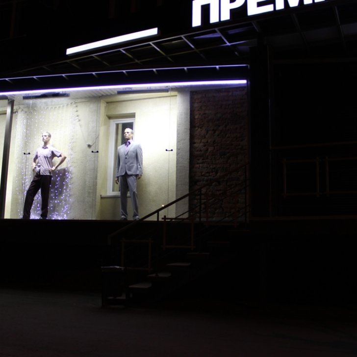 Светодиодная подсветка витрины магазина с использованием светодиодной ленты и профиля Arlight