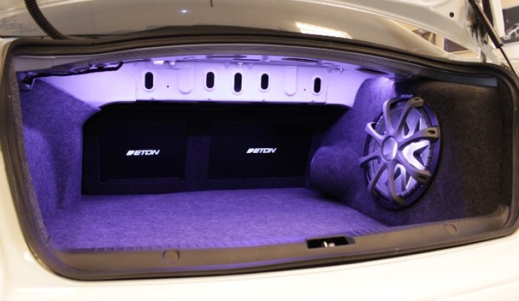 Светодиодная подсветка багажного отделения автомобиля RGB лентой