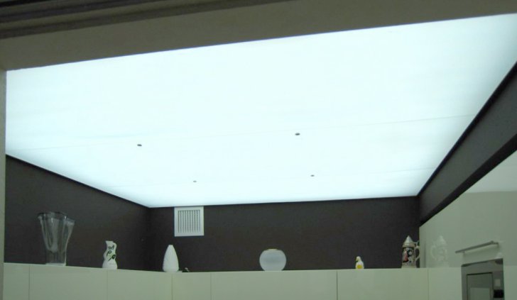 Светопропускающий потолок кухни на основе матового оргстекла и светодиодной ленты Arlight