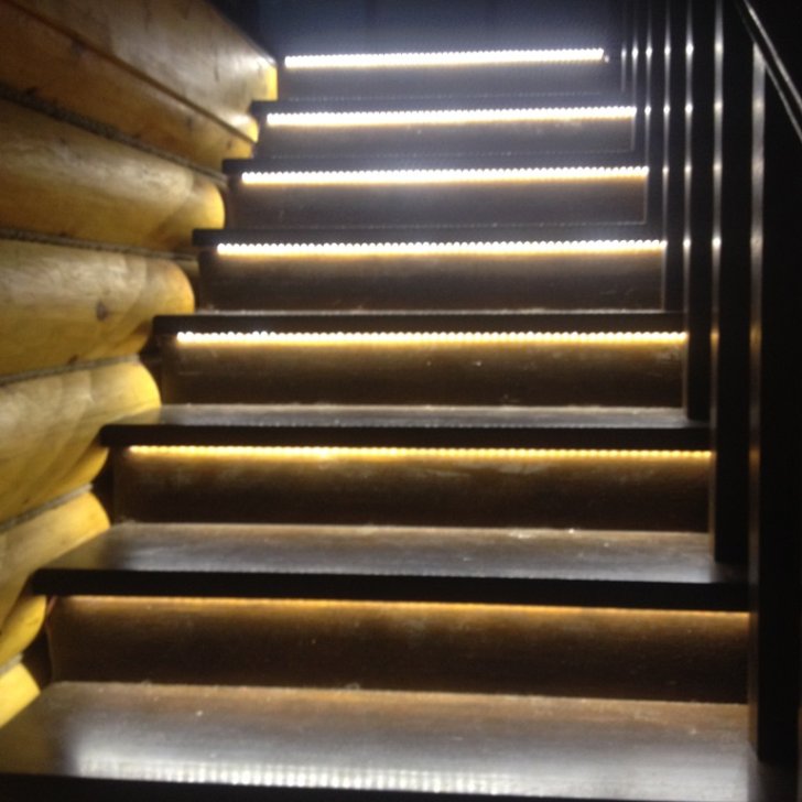 Лестница со светодиодной подсветкой