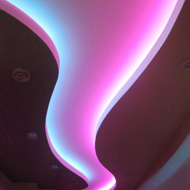 Подсветка коридора многоцветной светодиодной лентой Arlight