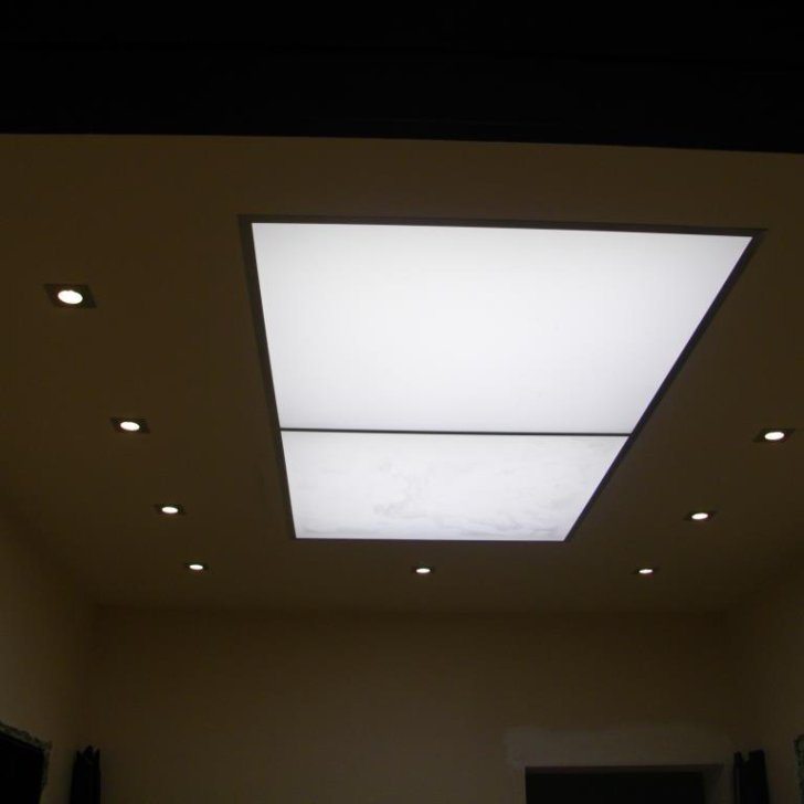 Освещение коридора светодиодными светильниками Arlight и светодиодной лентой Arlight, скрытой за светопропускающим пластиком