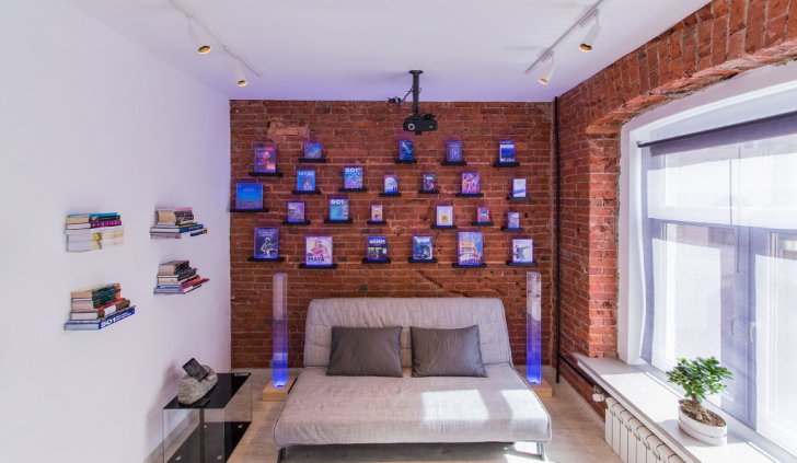 Книжные полки и декоративные стойки из плексигласа со светодиодной подсветкой