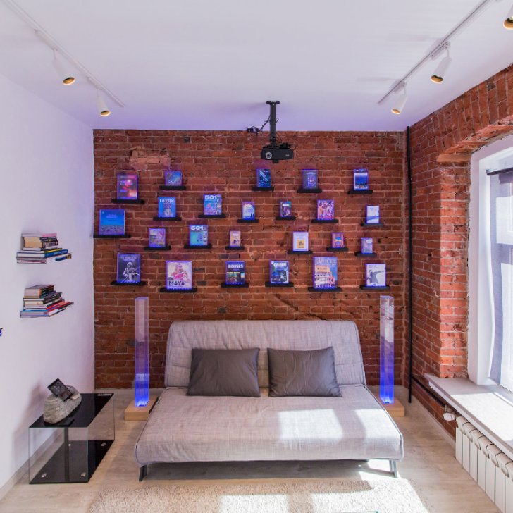 Книжные полки и декоративные стойки из плексигласа со светодиодной подсветкой