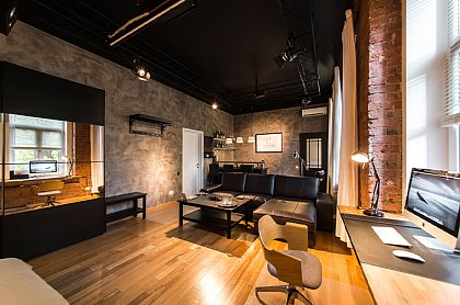 Студия в свете светодиодных ламп