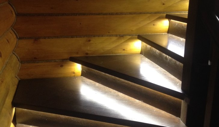 Подсветка ступеней светодиодной лентой Arlight